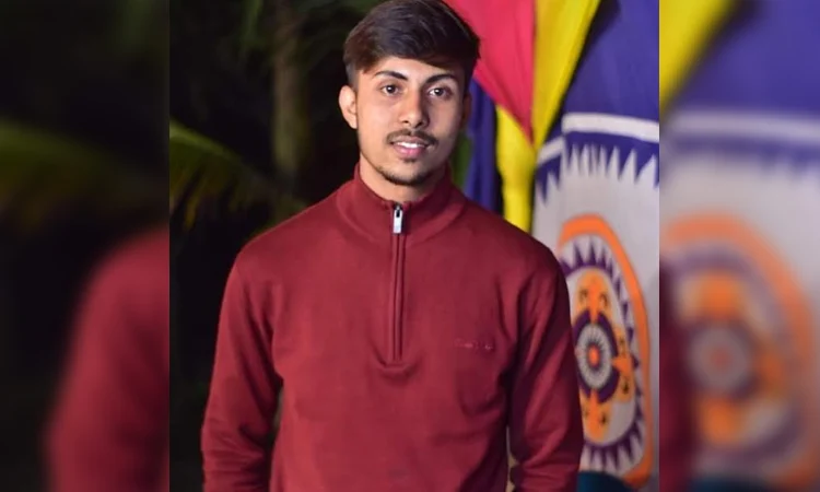 হেলিকপ্টার থেকে ছোড়া গুলিতে নিজ কক্ষে শহীদ হন রাব্বী