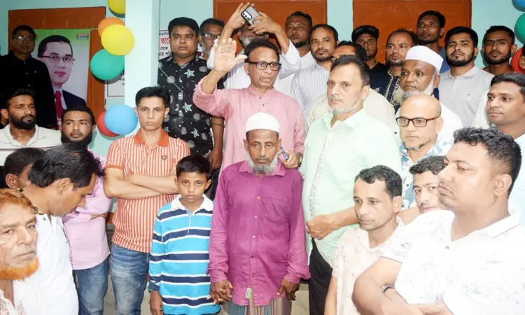 যুবদল কর্মী আলাউদ্দিনকে তারেক রহমানের ঘর উপহার
