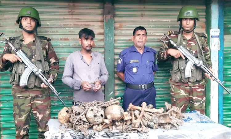 ময়মনসিংহে মানুষের কঙ্কালসহ এক যুবক আটক