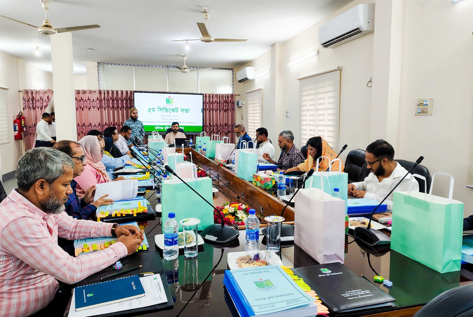 ক্যাম্পাসে প্রথম অনুষ্ঠিত হলো হবিগঞ্জ কৃষি বিশ্ববিদ্যালয়ের সিন্ডিকেট সভা
