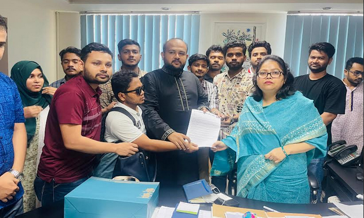 প্রতিবন্ধী শিক্ষার্থীদের ক্ষমতায়ন নিশ্চিত করতে ঢাবি প্রশাসনকে স্মারকলিপি