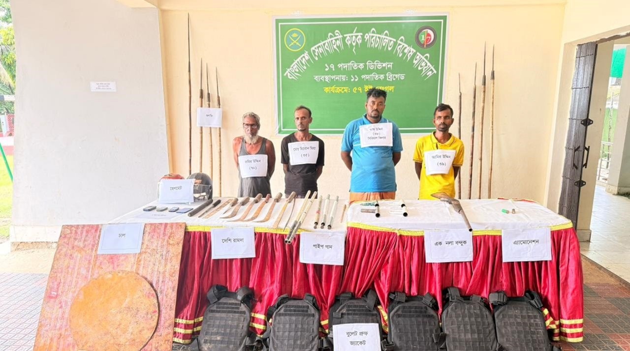 সুনামগঞ্জের দিরাই উপজেলায় যৌথ অভিযানে অস্ত্রসহ ৪ সন্ত্রাসী গ্রেফতার