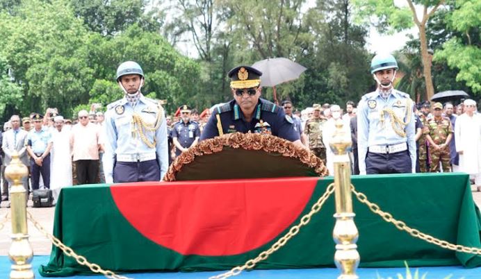 বীর মুক্তিযোদ্ধা গ্রুপ ক্যাপ্টেন (অব.) এম আবুল কালাম আজাদের ফিউনারেল প্যারেড অনুষ্ঠিত