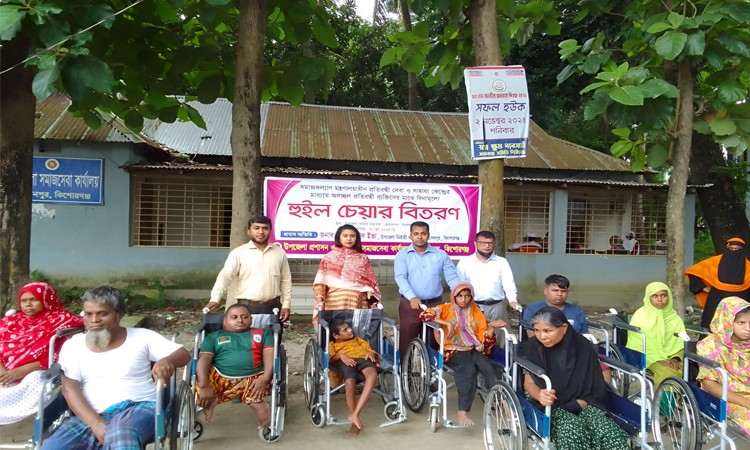 কিশোরগঞ্জে ১৫ প্রতিবন্ধীর মাঝে হুইল চেয়ার বিতরণ
