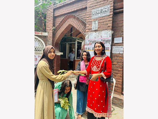 সুফিয়া কামাল হলে সংযুক্ত শিক্ষার্থীদের বরণ করে নিল ছাত্রদল নেতৃবৃন্দ