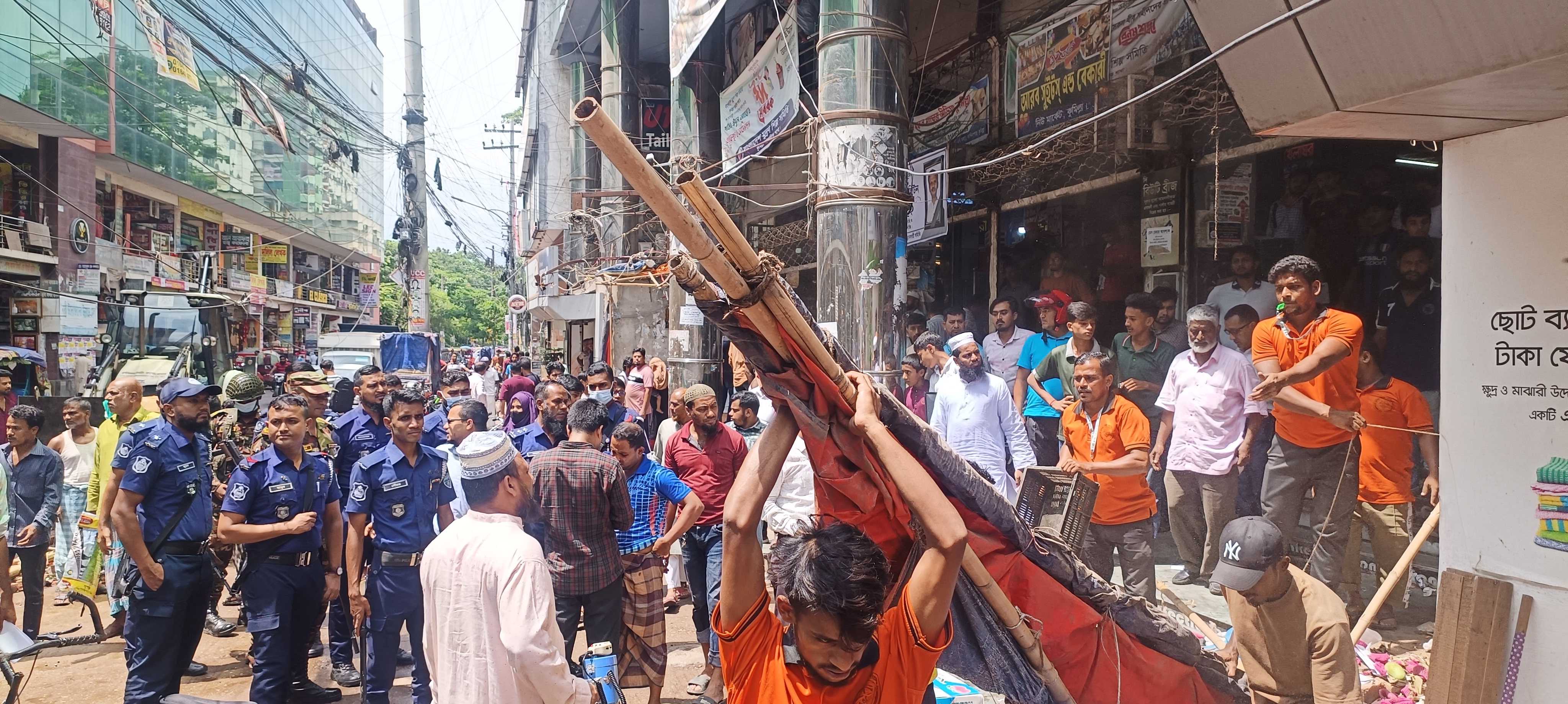 যানজট নিরসনে কুমিল্লায় উচ্ছেদ অভিযান