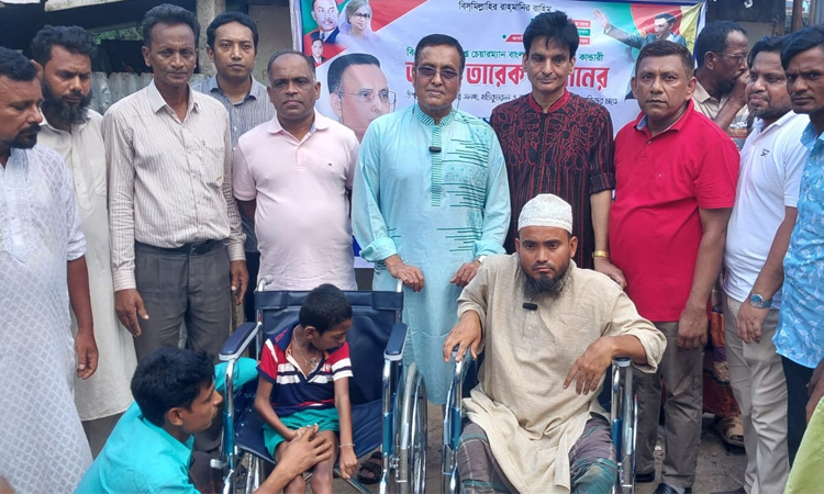 সিরাজগঞ্জের সলঙ্গায় ‘প্রতিবন্ধীদের’ মাঝে হুইল চেয়ার বিতরণ