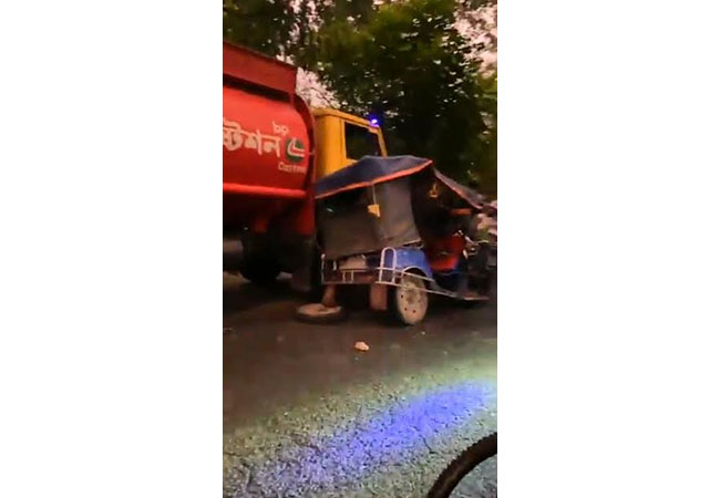 চুয়াডাঙ্গায় ট্রাক-ইজিবাইক মুখোমুখি সংঘর্ষে চালকসহ ৩ যাত্রী নিহত