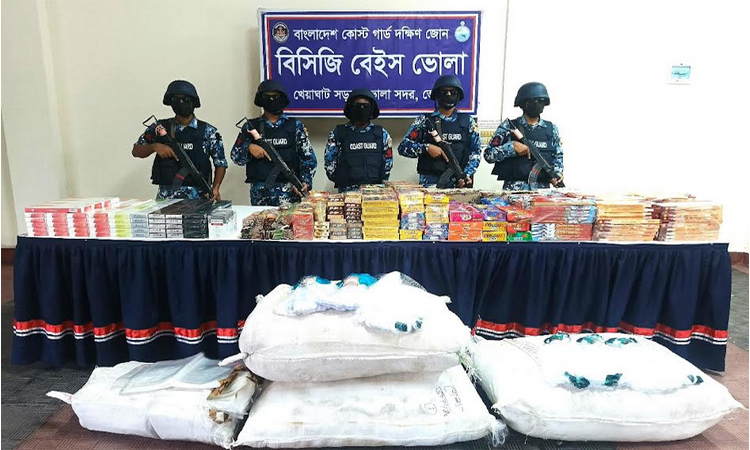 ভোলায় অবৈধ মালামাল জব্দ করেছে কোস্ট গার্ড