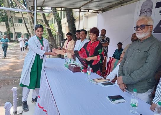 মুন্সীগঞ্জে আব্দুল হাকিম বিক্রমপুরির মৃত্যু বার্ষিকী উপলক্ষে বৃত্তি প্রদান 