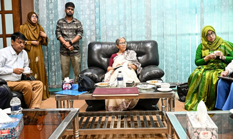 গবাদি পশুর রোগ নির্মূলের লক্ষ্যে টিকাদান কার্যক্রম জোরদার করতে হবে : প্রাণিসম্পদ উপদেষ্টা