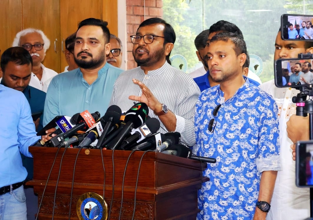 বিচারসেবা দোরগোড়ায় পৌঁছে দিতে আদালত বিকেন্দ্রীকরণের বিকল্প নেই : মজিবুর রহমান মঞ্জু