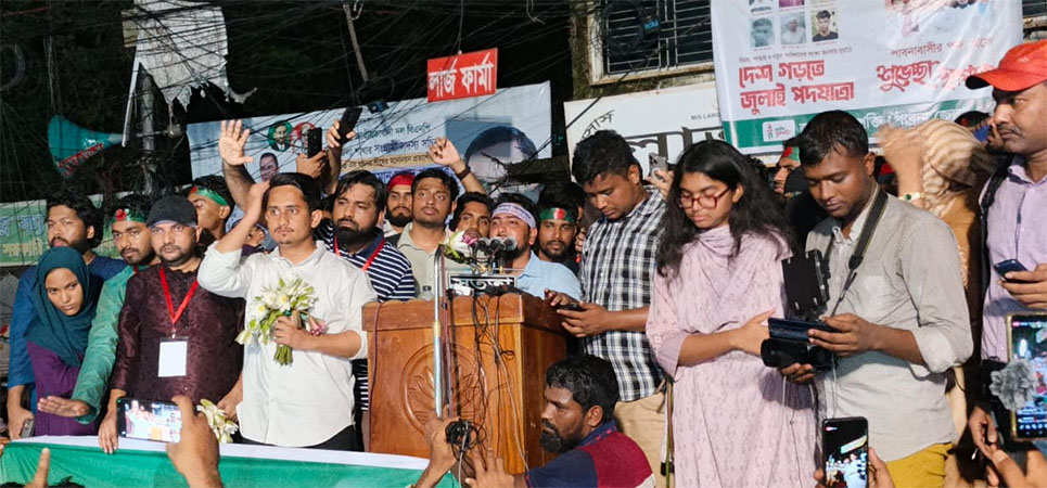 গণহত্যাকারীদের বিচারের আওতায় আনতে হবে : নাহিদ ইসলাম