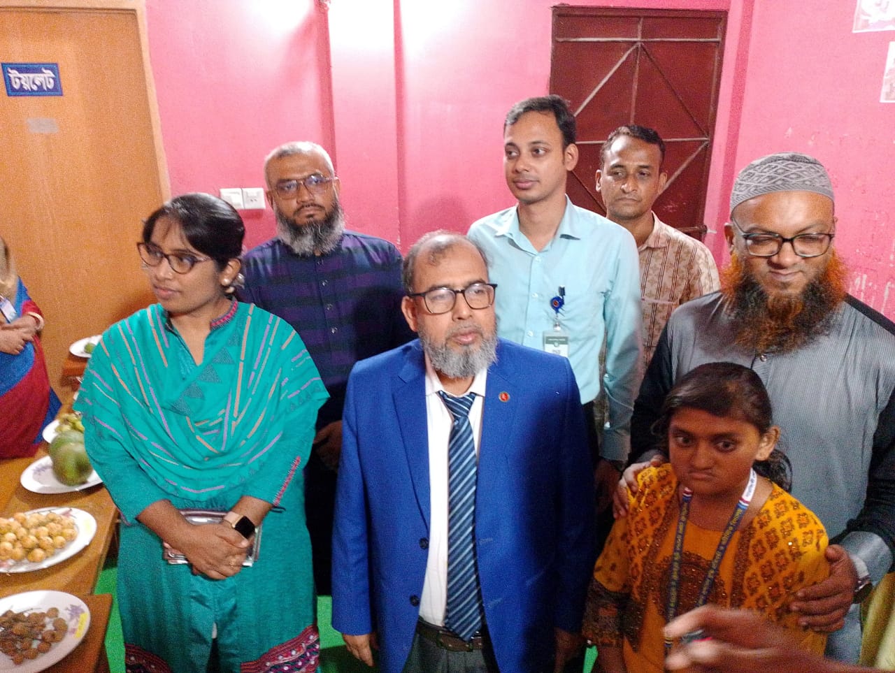 নরসিংদী জেলা প্রশাসন বুদ্ধি প্রতিবন্ধী বিদ্যালয়ে ফল উৎসব 
