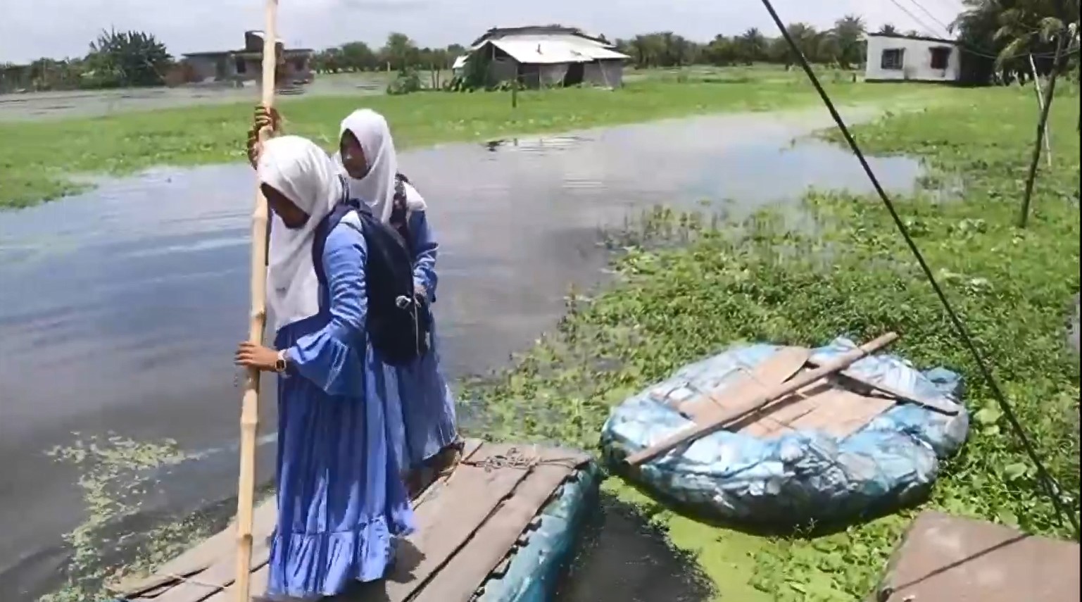 টানা ভারী বর্ষণে সাতক্ষীরার নিম্নাঞ্চল প্লাবিত, জনদুর্ভোগ, পানিবন্দি হাজারো মানুষ