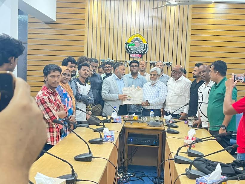 শাবিপ্রবি ভারপ্রাপ্ত উপাচার্যের সঙ্গে বিএনপি চেয়ারপার্সনের উপদেষ্টার সৌজন্য সাক্ষাৎ