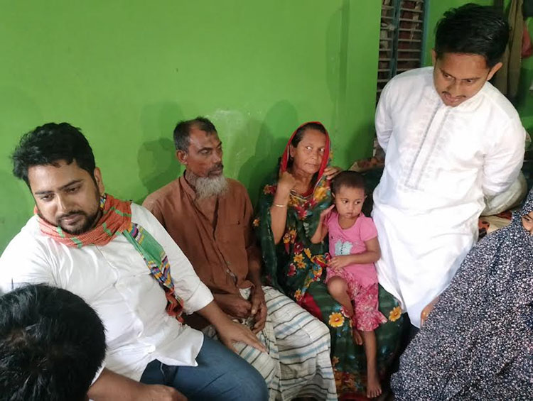 দর্শনার ঝাঝাডাঙ্গায় বিএসএফের গুলিতে নিহতের বাড়িতে নাহিদসহ এনসিপির নেতৃবৃন্দ