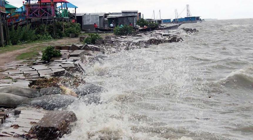 ভোলায় নদী উত্তাল: আভ্যন্তরীণ ১৫ নৌ-রুটে লঞ্চ চলাচল বন্ধ 