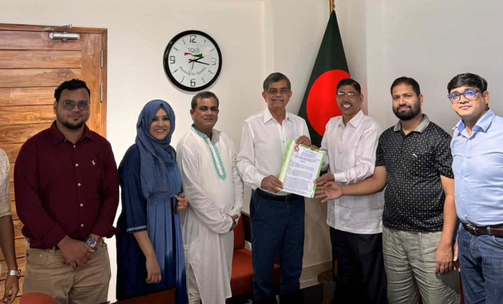 শিক্ষা উপদেষ্টার সঙ্গে উর্দুভাষীদের প্রতিনিধি দলের সাক্ষাৎ