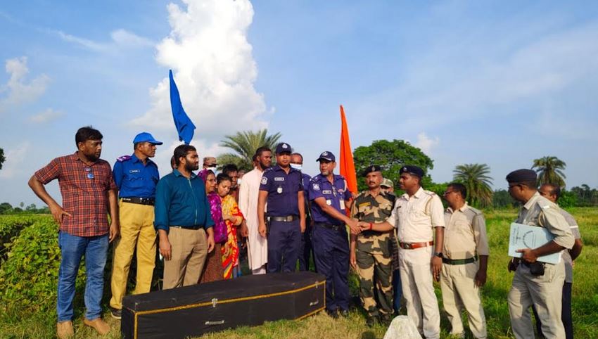ঝিনাইদহ সীমান্তে বিএসএফের গুলিতে নিহত যুবকের মরদেহ পরিবারের কাছে হস্তান্তর