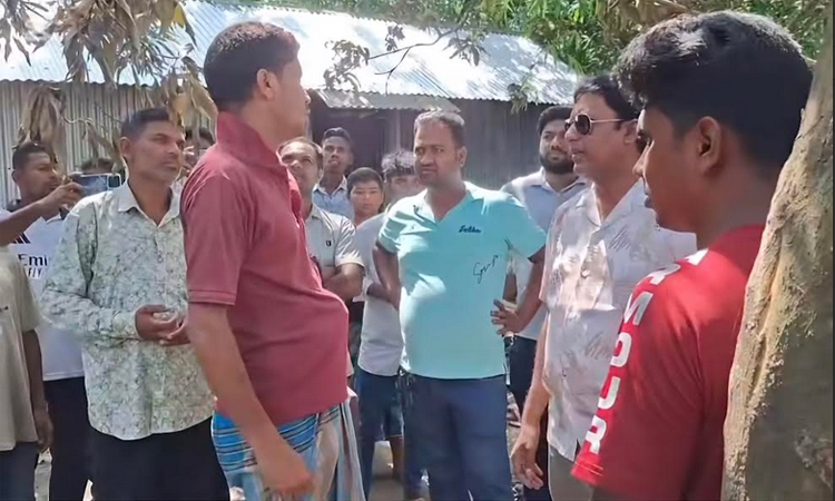 শেরপুরে অগ্নিকাণ্ডে ক্ষতিগ্রস্ত পরিবারকে বিএনপির নগদ সহায়তা
