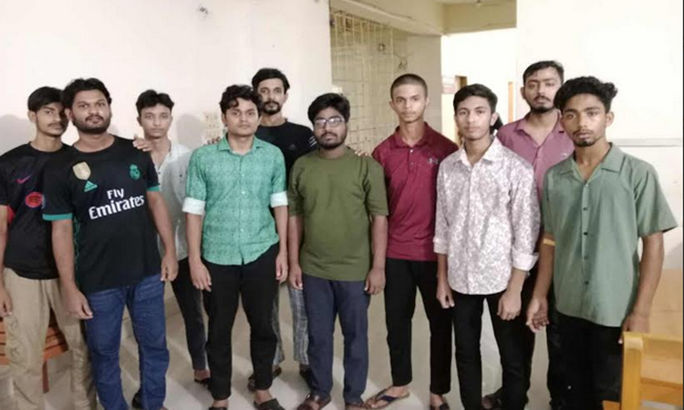 চাঁদপুরে কিশোর গ্যাং সন্দেহে ৩২ জনকে আটক