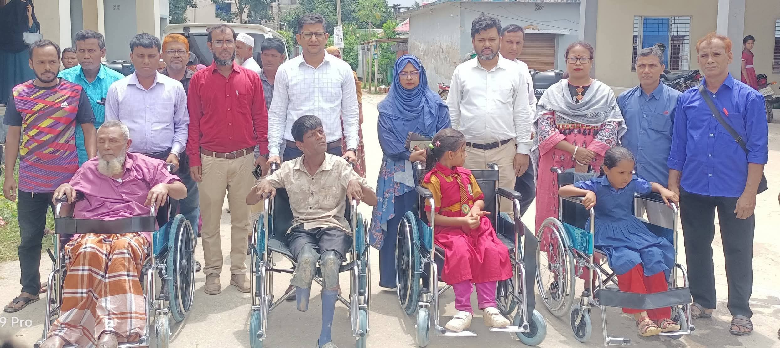 টাঙ্গাইলে দরিদ্র ব্যক্তিদের মধ্যে বিভিন্ন উপকরণ বিতরণ   