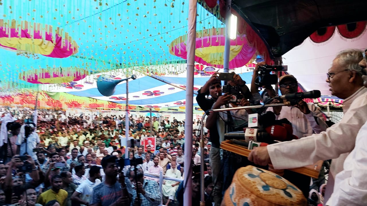 তারেক রহমান জুলাই গণতন্ত্রের ধ্রুবতারা, তাকে নিয়ে বাজে মন্তব্য করবেন না: রিজভী