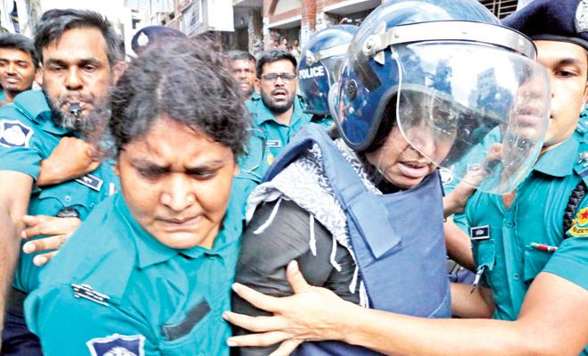 দুদকের মামলায় গ্রেফতার সাবেক মন্ত্রী দীপু মনি