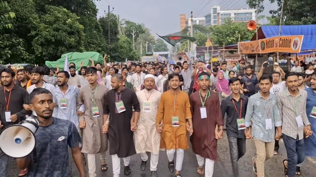 গোপালগঞ্জে এনসিপি নেতাদের উপর হামলার প্রতিবাদে মাদারীপুরে বিক্ষোভ