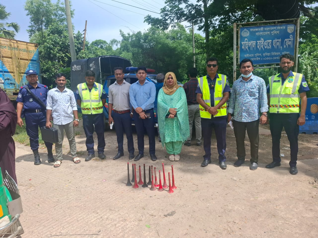শব্দ দূষণ করায় ফেনীতে ৪ পরিবহন চালককে জরিমানা