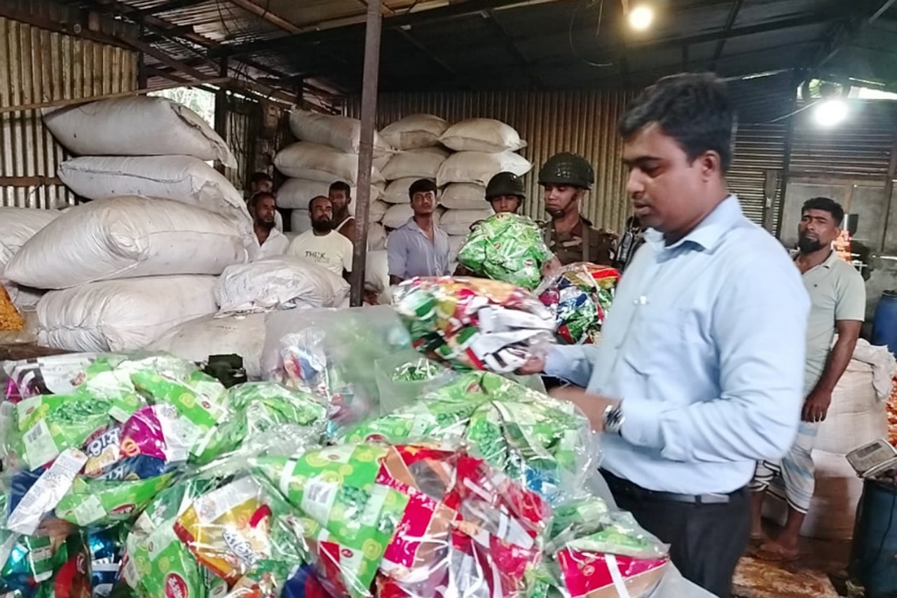 চাঁদপুরে অননুমোদিত শিশু খাদ্য তৈরির অভিযোগে কারখানা মালিককে জরিমানা