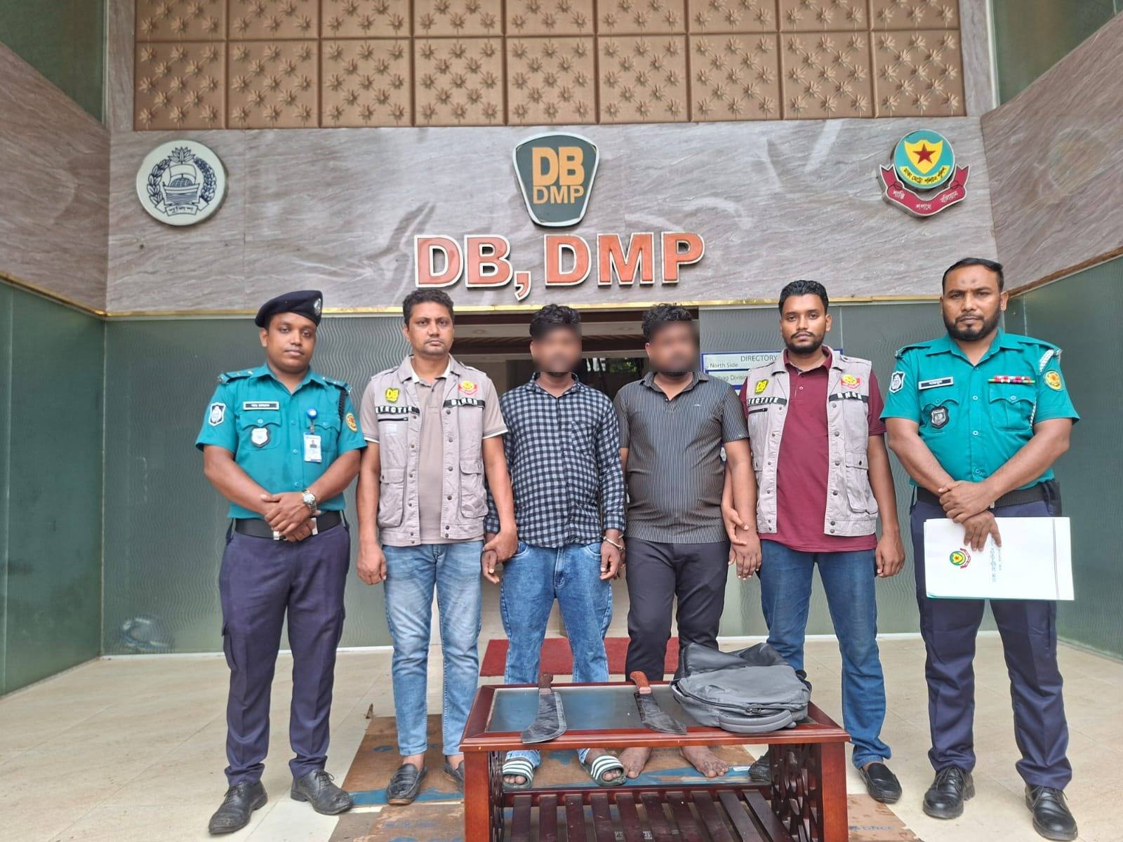 শ্যামলীতে চাপাতি-বাইকসহ তিনজন গ্রেফতার