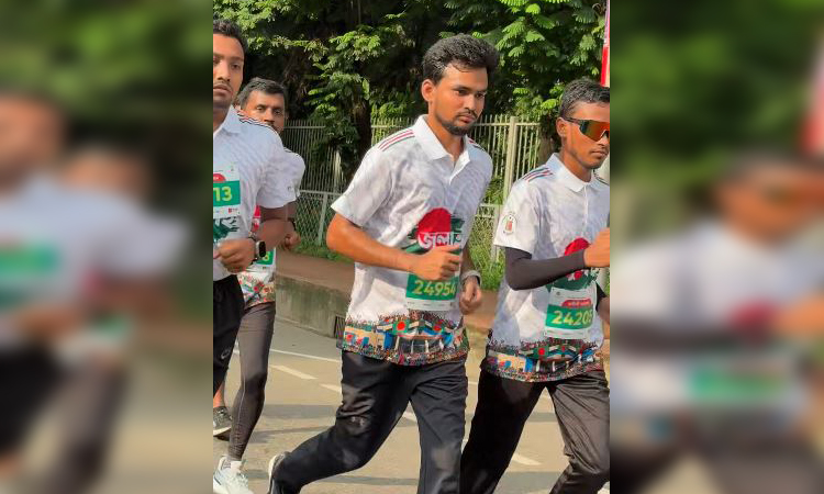 ঢাকায় প্রতীকী ম্যারাথনে যোগ দিলেন আসিফ মাহমুদ