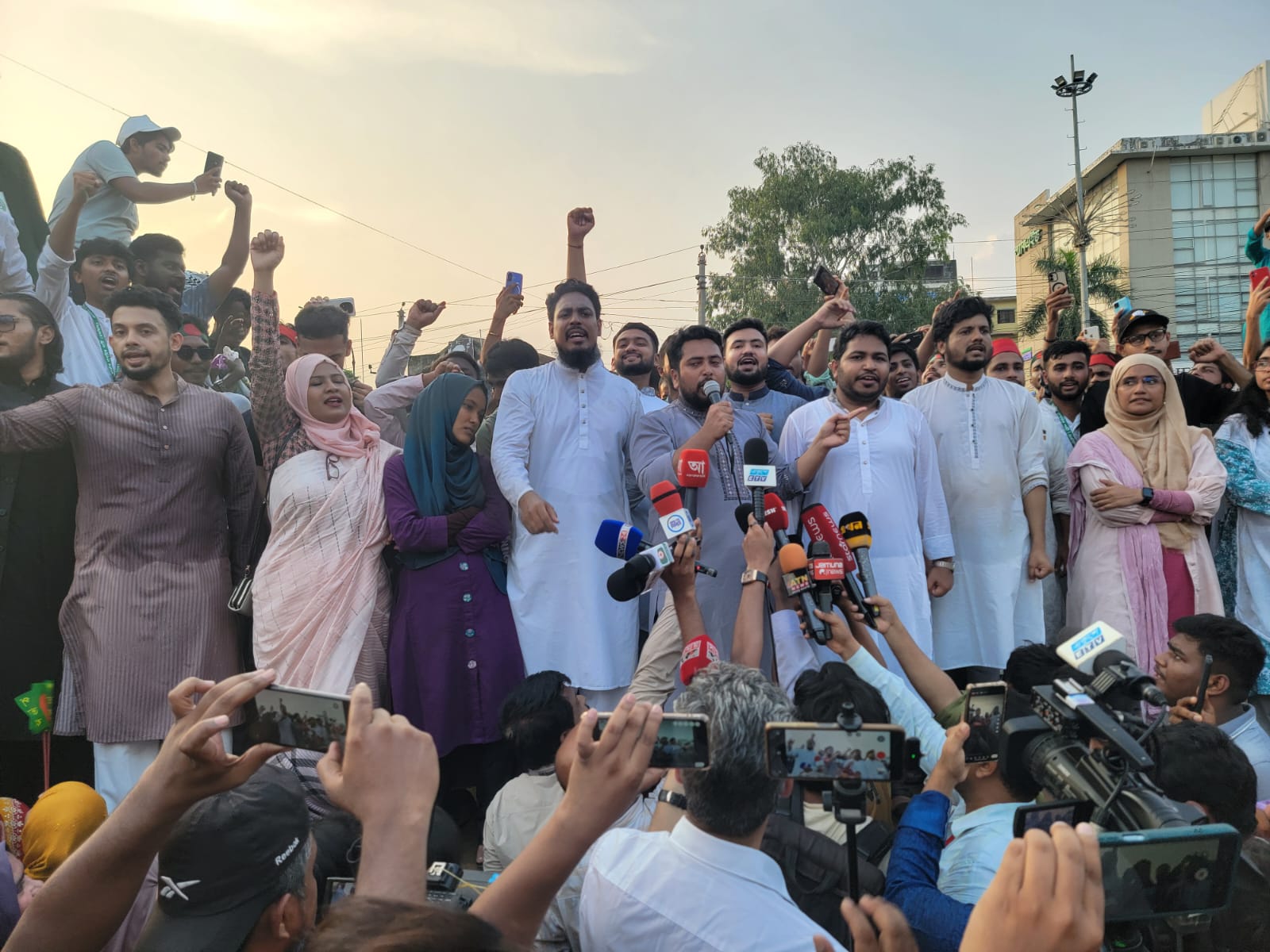 খেলা বন্ধ না হলে আরেকটা গণঅভ্যুত্থানের জন্য প্রস্তুতি নেওয়া হবে : নাহিদ ইসলাম