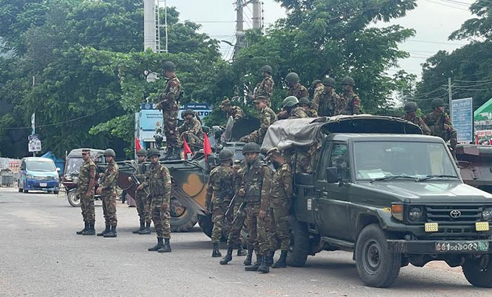 গোপালগঞ্জে আজ ১৪ ঘণ্টার জন্য কারফিউ শিথিল করা হয়েছে