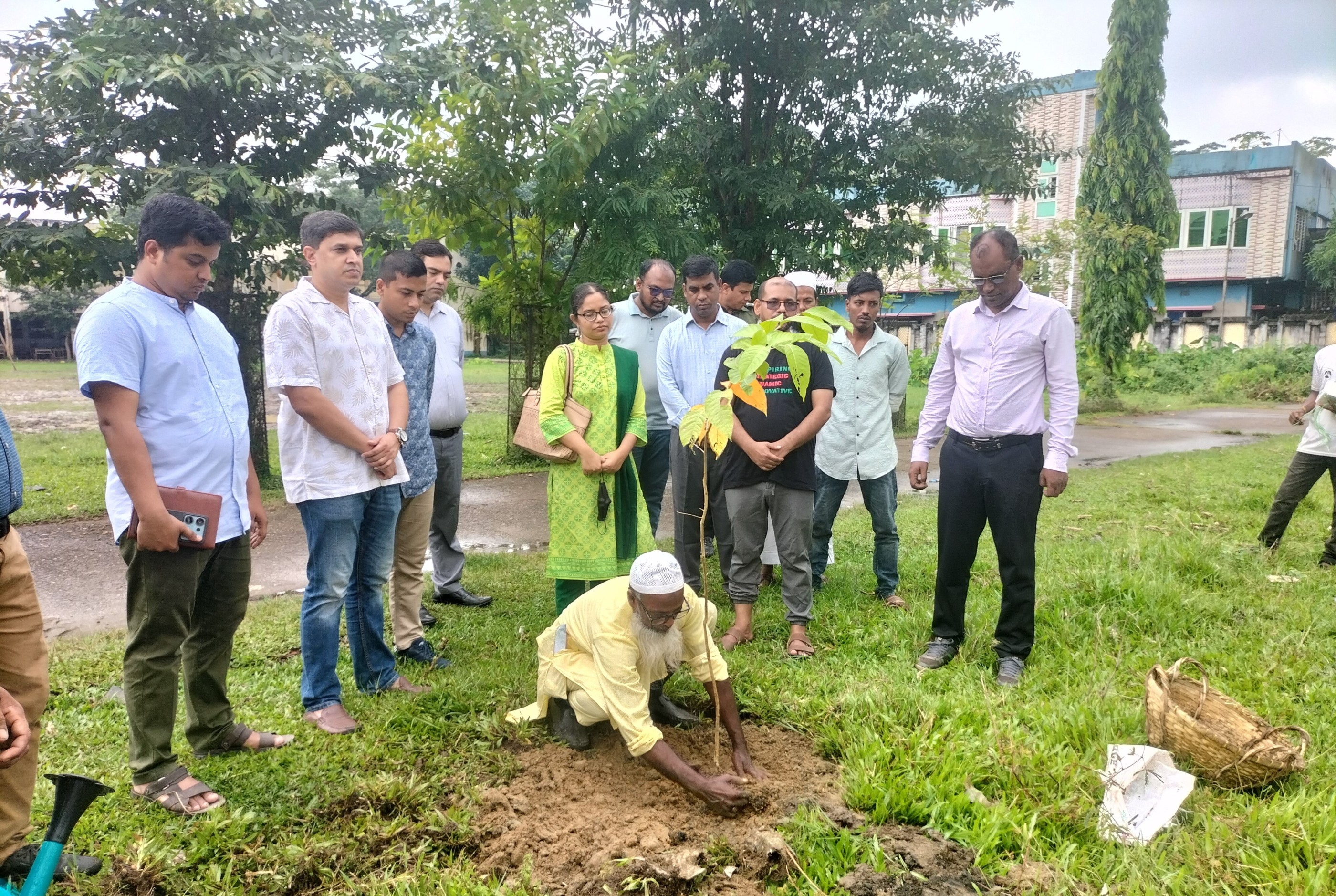 সুনামগঞ্জে ‘এক শহিদ এক বৃক্ষ’ কর্মসূচি অনুষ্ঠিত 