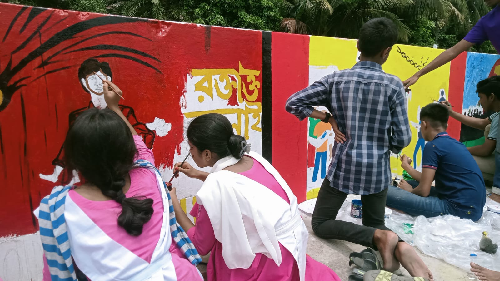 পিরোজপুরে ‘২৪-এর রঙে গ্রাফিতি ও চিত্রাঙ্কন’ প্রতিযোগিতা