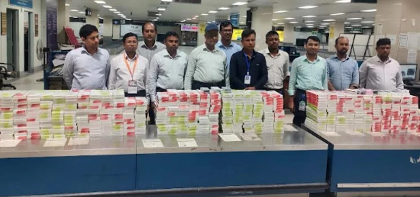চট্টগ্রাম বিমানবন্দরে বিদেশি সিগারেট ও মোবাইল ফোন জব্দ