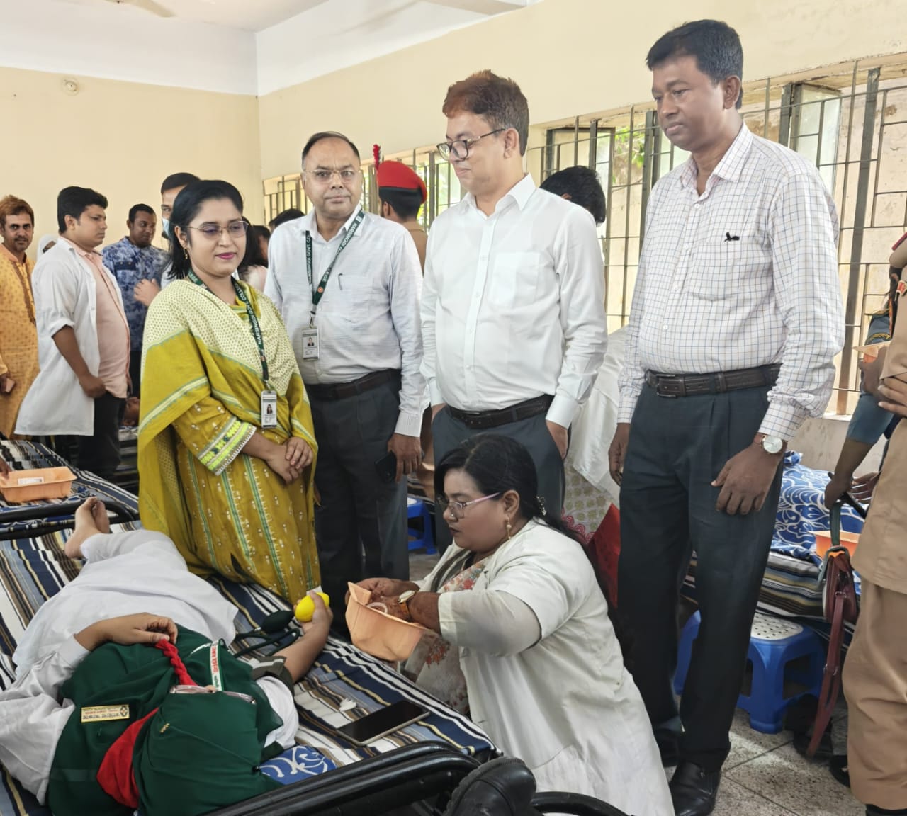 জুলাই শহীদ স্মরণে নরসিংদীতে শতজনের রক্তদান 
