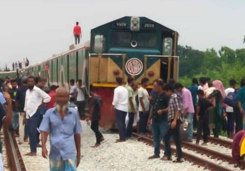 কুমিল্লায় পাহাড়িকা এক্সপ্রেসের চাকা লাইনচ্যুত