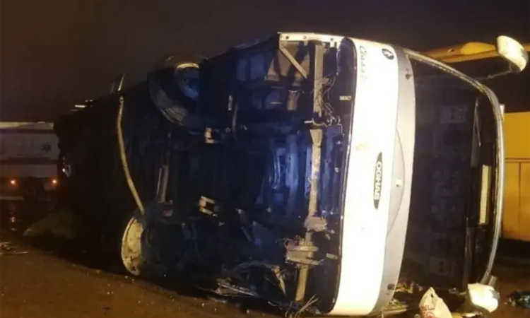 ইরানে বাস উল্টে ২১ জন নিহত