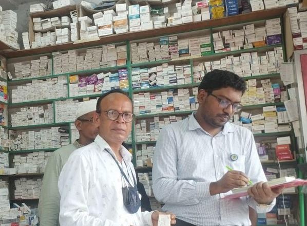 মুন্সীগঞ্জে মেয়াদোত্তীর্ণ ওষুধ সংরক্ষণ করায় জরিমানা