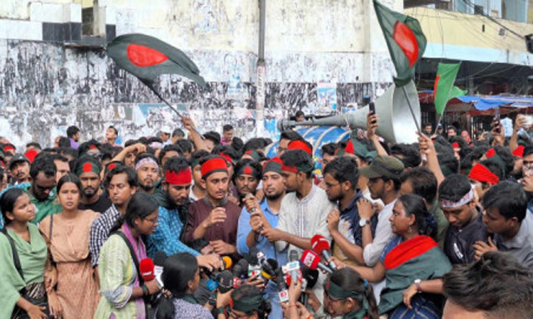 ২২ জুলাই: আইনশৃঙ্খলা বাহিনীর ‘চিরুনি অভিযান’ শুরু, ৪ দফা দাবিতে আন্দোলনকারীদের আল্টিমেটাম