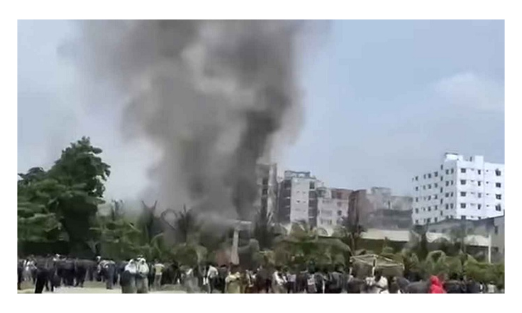 উত্তরায় প্রশিক্ষণ বিমান বিধ্বস্ত, নিহত ১