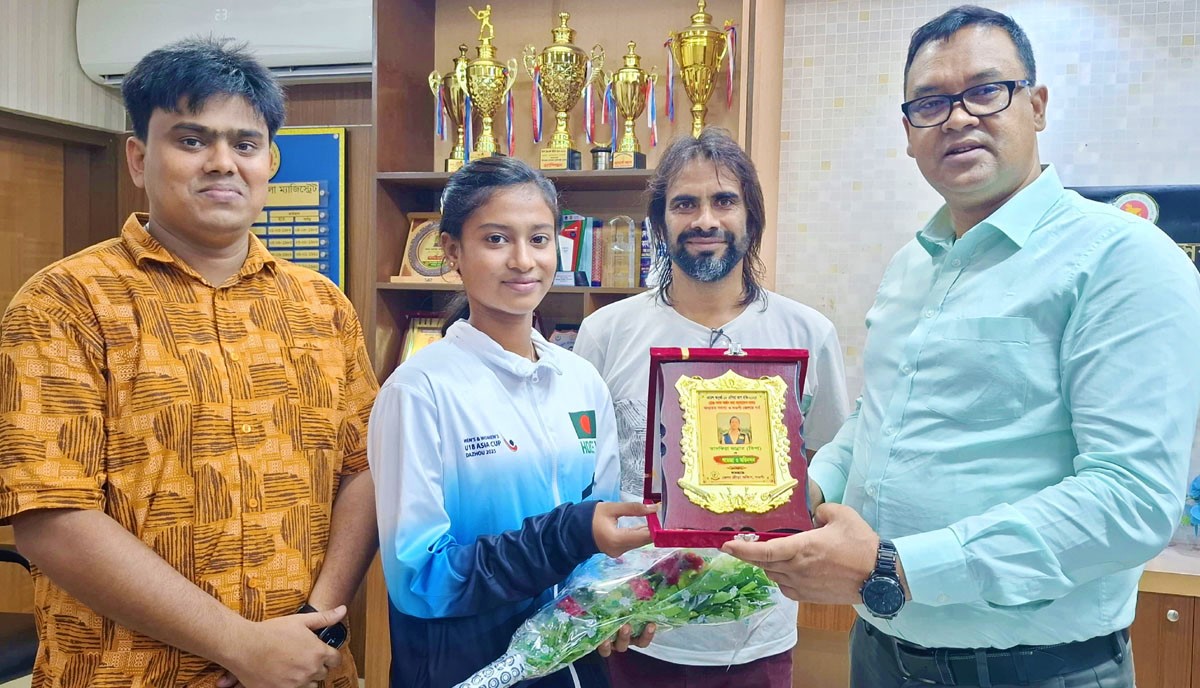 ব্রোঞ্জ পদক জয়ী তিশাকে নওগাঁয় সংবর্ধনা