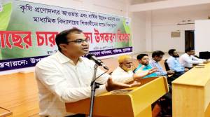 সুনামগঞ্জে শিক্ষার্থীদের মধ্যে গাছের চারা বিতরণ 