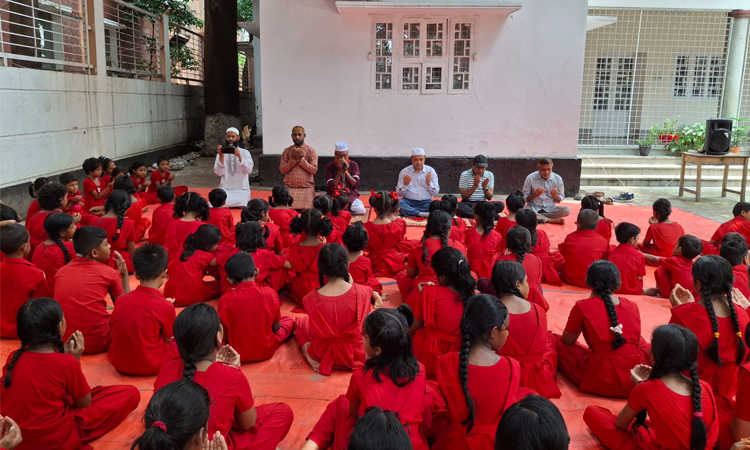 মাইলস্টোনে বিমান বিধ্বস্তের ঘটনায় সুরভি’র আয়োজনে শিশু-কিশোরদের শোকসভা অনুষ্ঠিত