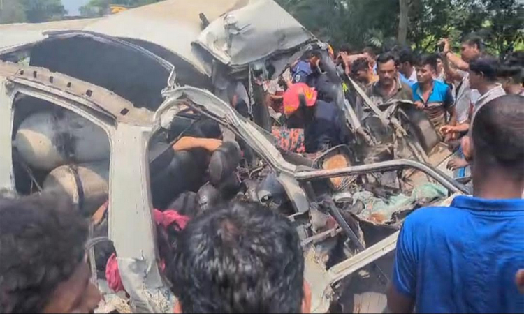 নাটোরে সড়ক দুর্ঘটনায় নিহতের সংখ্যা বেড়ে ৮