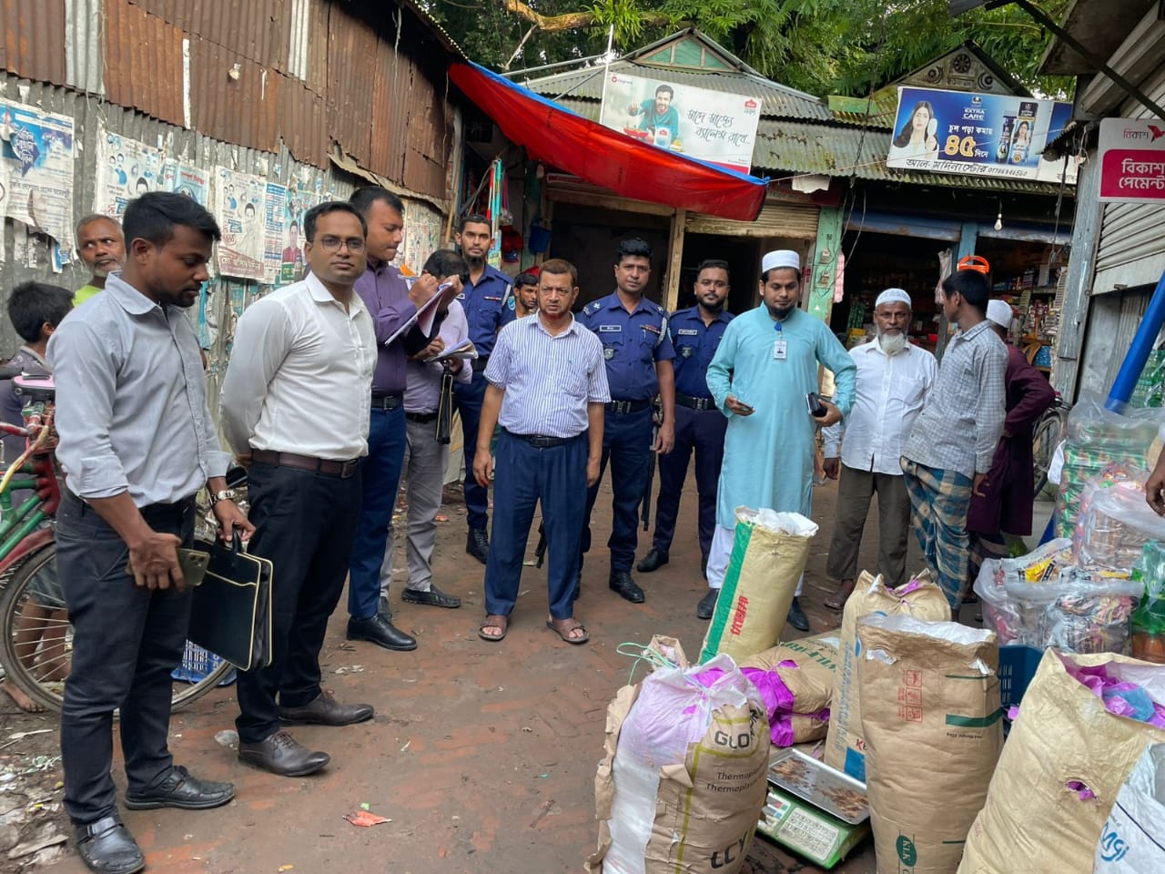 নিষিদ্ধ পলিথিন বিরোধী অভিযানে জরিমানা, পলিথিন জব্দ